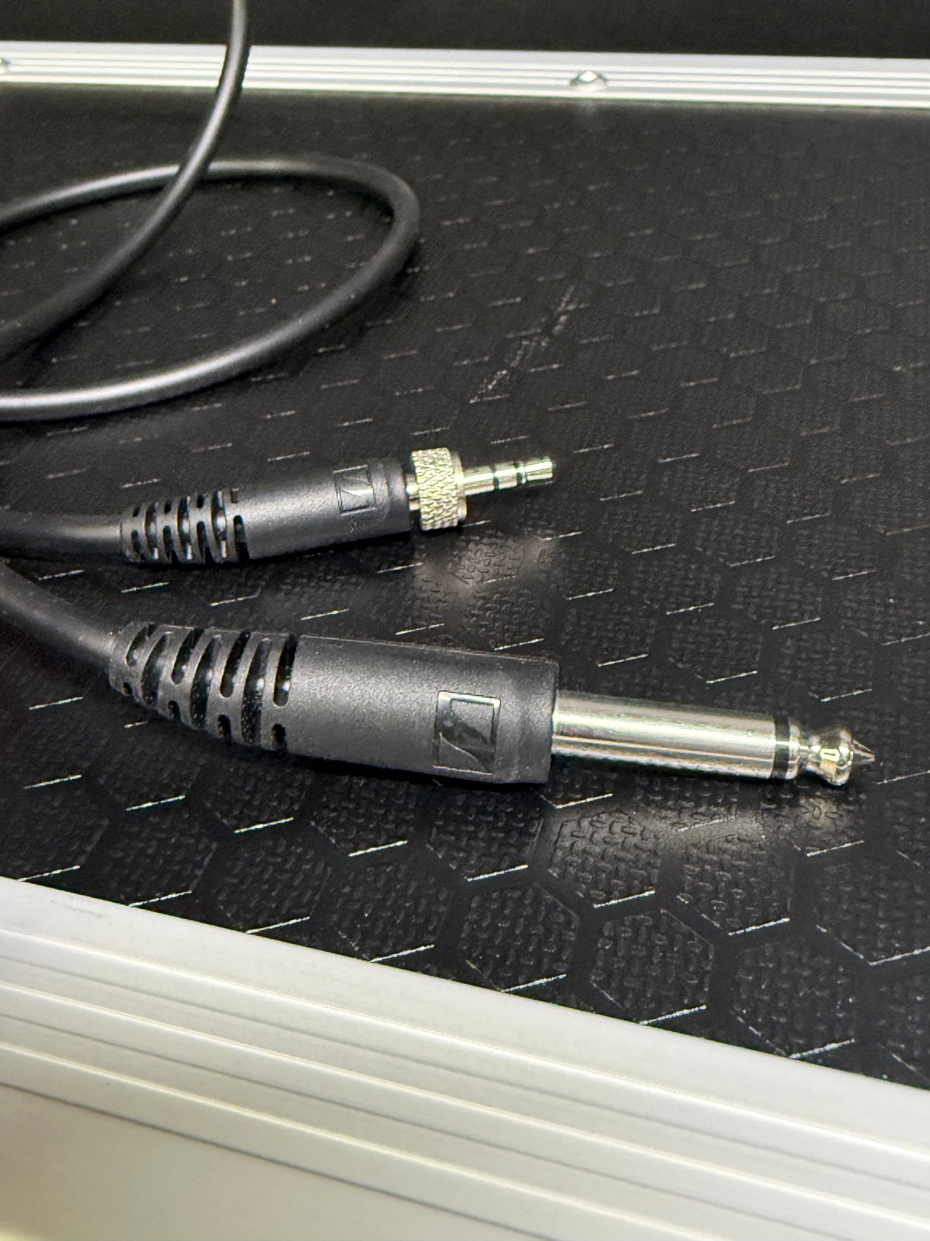 Sennheiser Ci1 Locking 3.5mm to 1/4 inch Instrument Cable