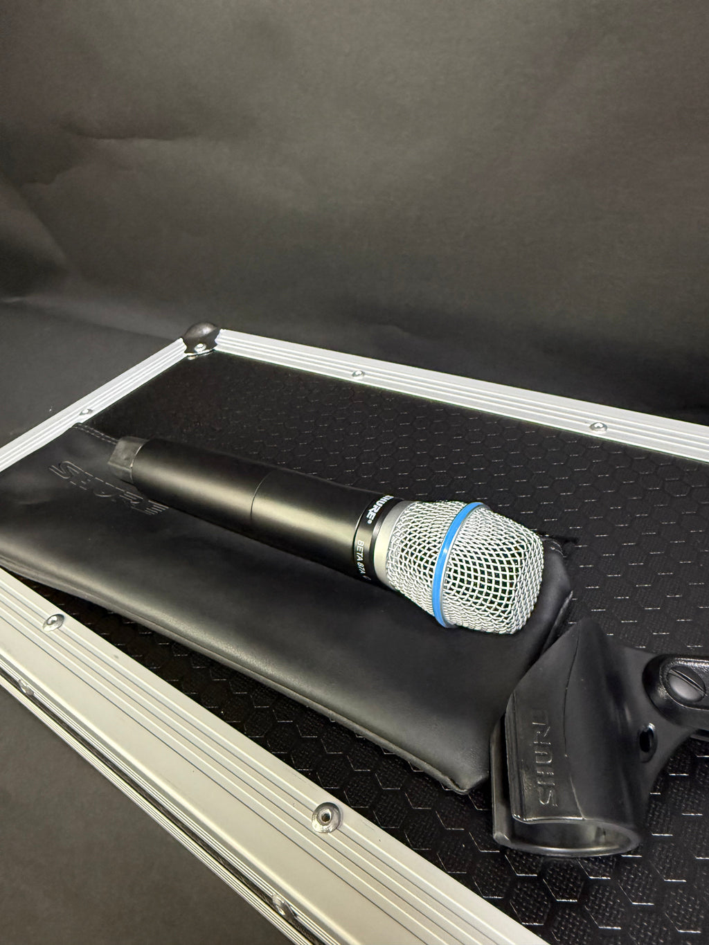 Shure QLXD2/B87A Handheld Transmitter with Beta 87A Capsule