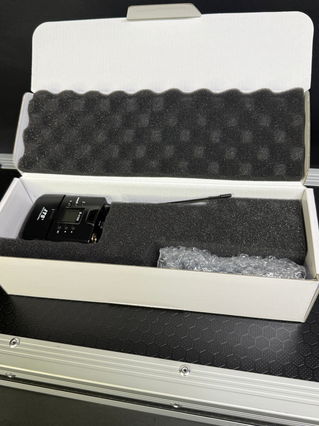 JTS R-4TBM / CM-501 Wireless Transmitter & Cardioid Lavalier Microphone