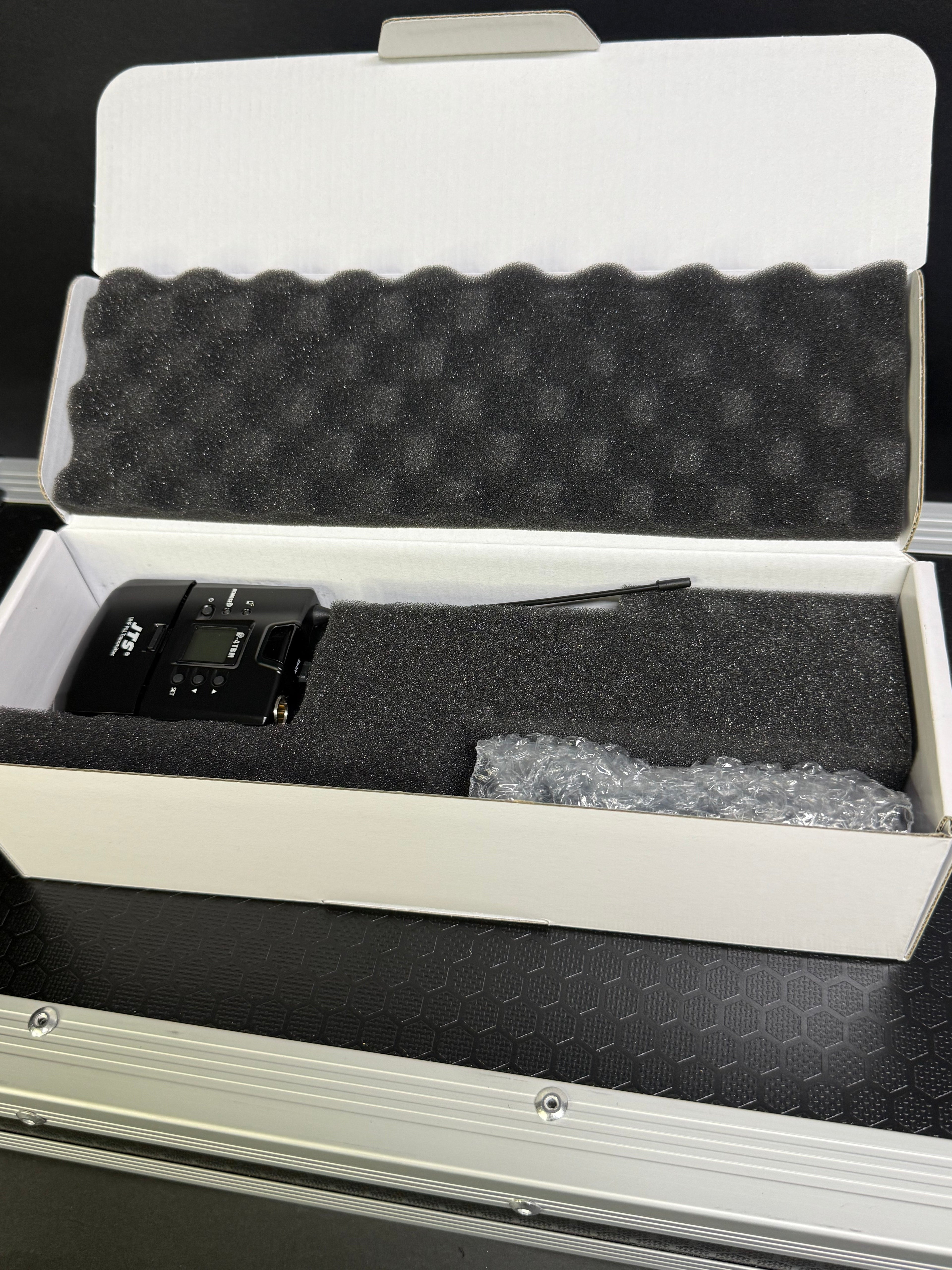 JTS R-4TBM / CM-501 Wireless Transmitter & Cardioid Lavalier Microphone