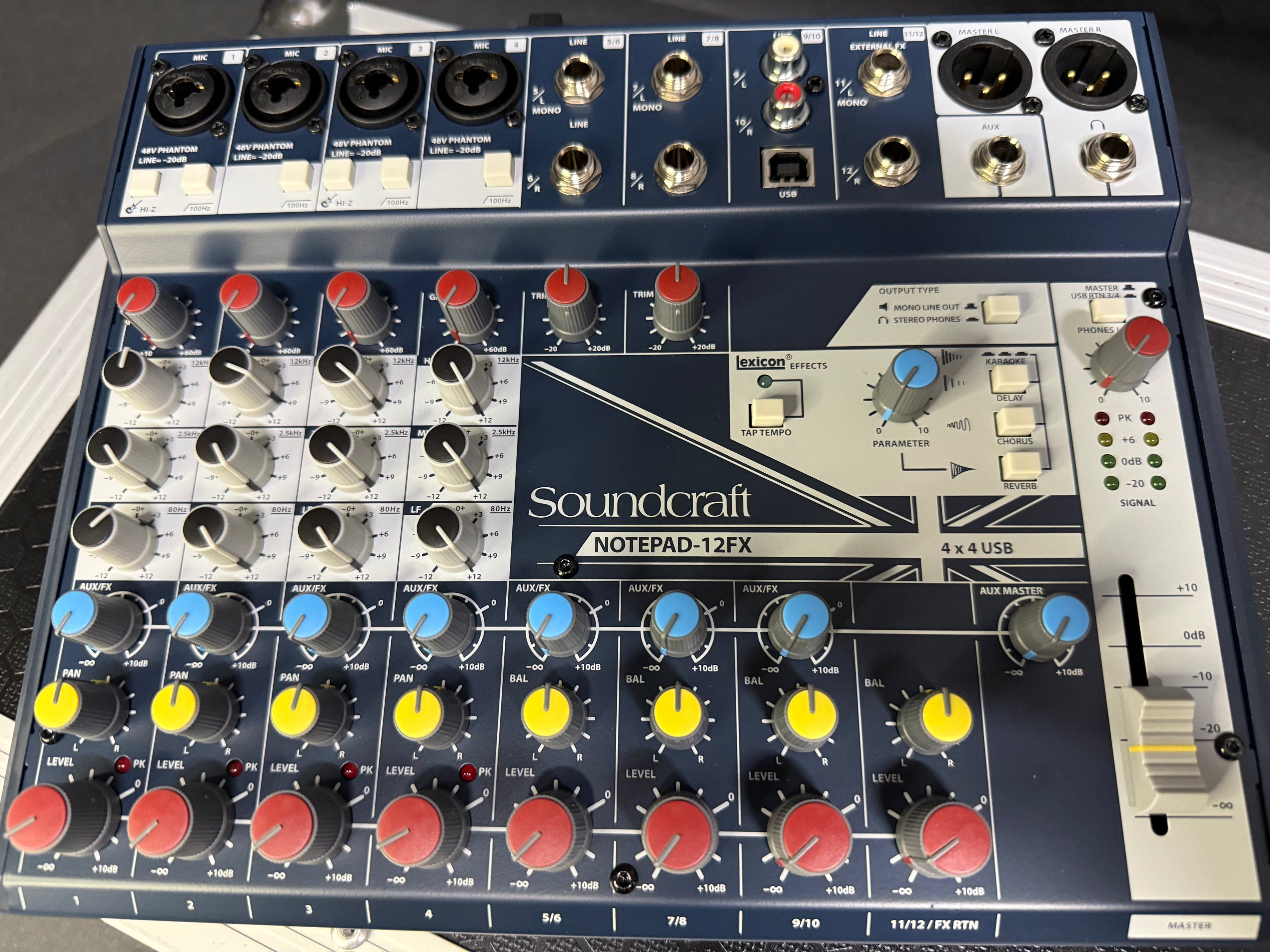 Soundcraft Notepad-12FX 12-channel Analog Mixer with USB
